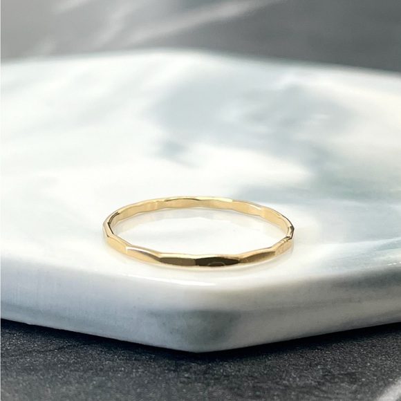 14K Gold Filled Vintage Minimalist Gold Thin Hammered Ring Unique - Picture 1 of 12